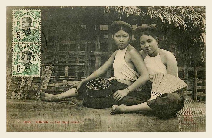 Hai cô gái trẻ người miền Bắc, 1912.